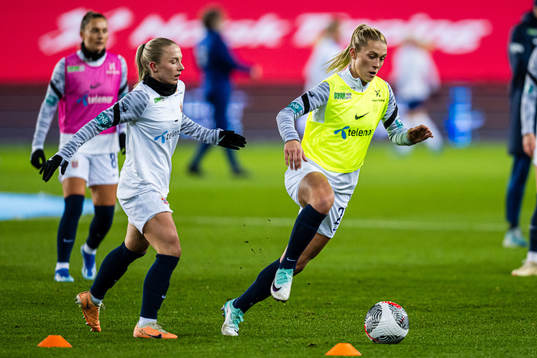 Mimmi Löfwenius of Norway warms up