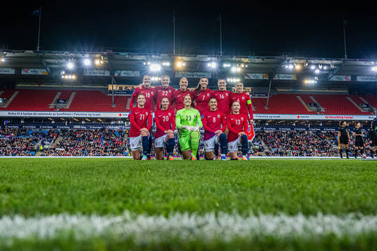 The starting eleven of Norway, from the top left; Frida