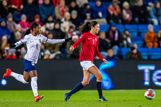 Grace Geyoro of France and Ingrid Syrstad Engen of Norway