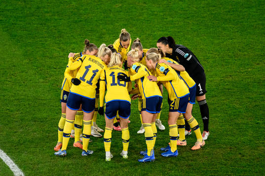 The Swedish players gather