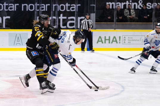 Västerås Marcus Bergman och Karlskogas Mikkel Oby Olsen