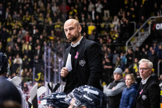 Karlskogas tränare Dennis Hall