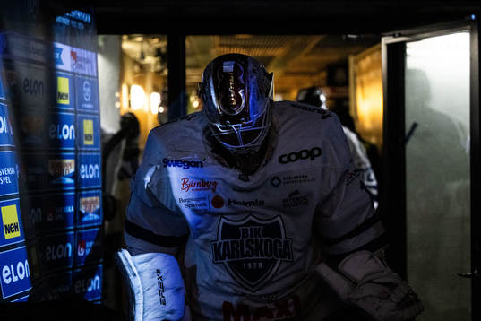 Karlskogas målvakt Niklas Lundström gör entré