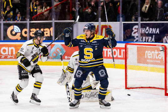 Södertäljes William Wiå jublar