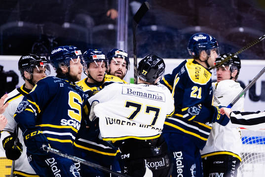 Södertäljes Emil Alba och AIKs William Ignberg Nilsson