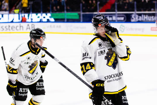 AIKs Zion Nybeck och Oscar Öhman deppar