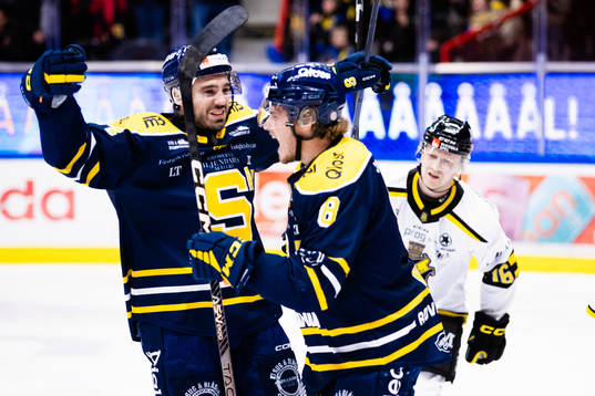 Södertäljes William Wiå jublar
