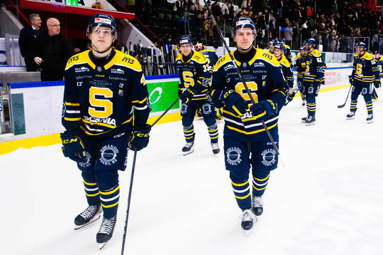 Södertäljes Ozbej Rep och Egor Polin deppar
