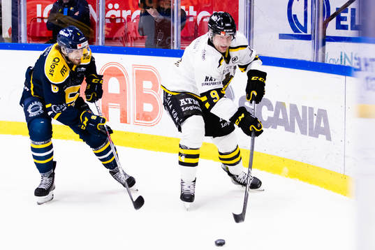 Södertäljes Olli Vainio och AIKs Richard Gynge
