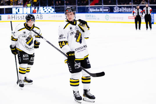 AIKs Zion Nybeck och Oscar Öhman deppar