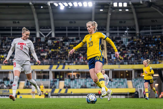 Ana-Maria Crnogorcevic of Switzerland and Sofia Jakobsson