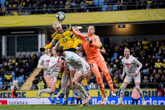 Anna Anvegård of Sweden and Sandrine Mauron of Switzerland