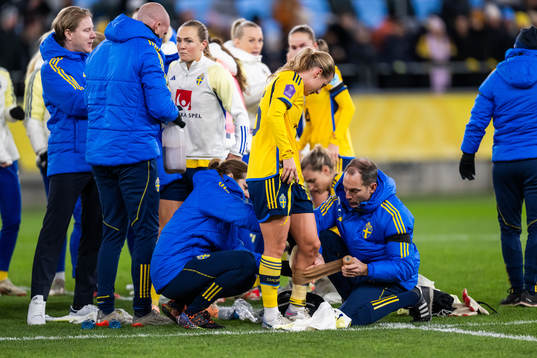 Anna Anvegård of Sweden gets medical attention to her calf