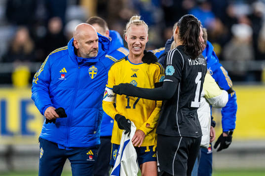 Assistant coach Magnus Wikman, Caroline Seger and