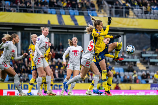 Luana Buhler of Switzerland and Nathalie Björn of Sweden