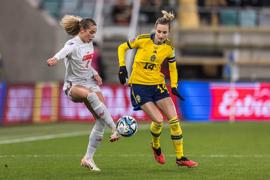 Alayah Pigrim of Switzerland and Nathalie Björn of Sweden