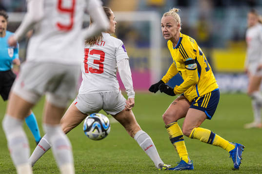 Lia Wälti of Switzerland and Caroline Seger of Sweden