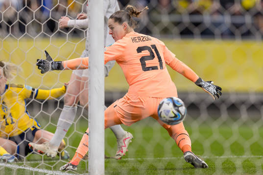 Stina Blackstenius of Sweden and Elvira Herzog of
