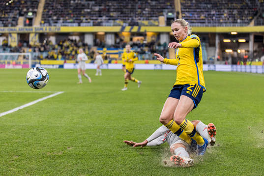 Jonna Andersson of Sweden and Meriame Terchoun of