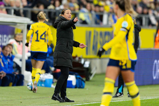 Head coach Inka Grings of Switzerland
