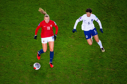 Frida Maanum of Norway and Elisa De Almeida of France