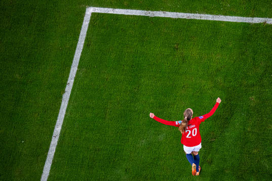 Marit Bratberg Lund of Norway celebrates