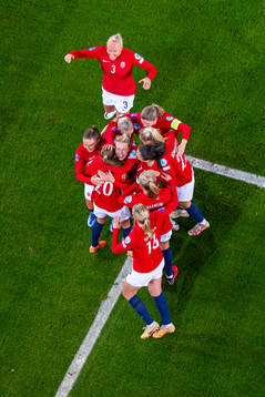 Marit Bratberg Lund of Norway celebrates with teammates