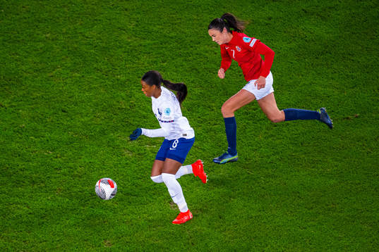 Grace Geyoro of France and Ingrid Syrstad Engen of Norway