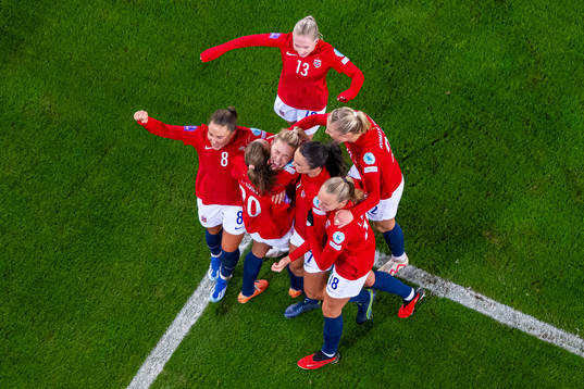 Marit Bratberg Lund of Norway celebrates with teammates