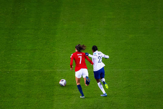 Ingrid Syrstad Engen of Norway and Vicki Becho of France