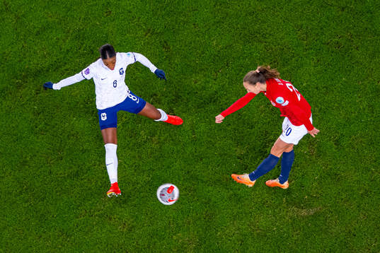 Grace Geyoro of France and Marit Bratberg Lund of Norway