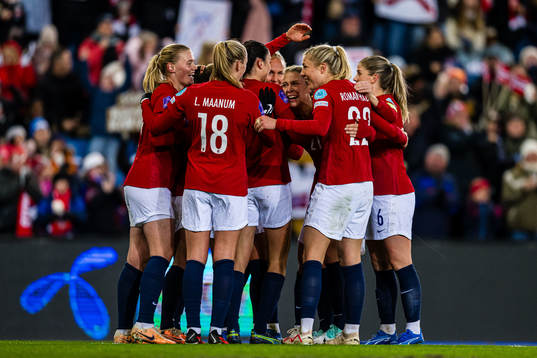 Marit Bratberg Lund of Norway celebrates
