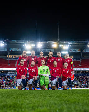 The starting eleven of Norway, from the top left; Frida