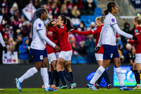 Marit Bratberg Lund of Norway celebrates