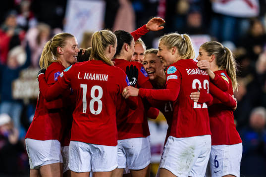 Marit Bratberg Lund of Norway celebrates