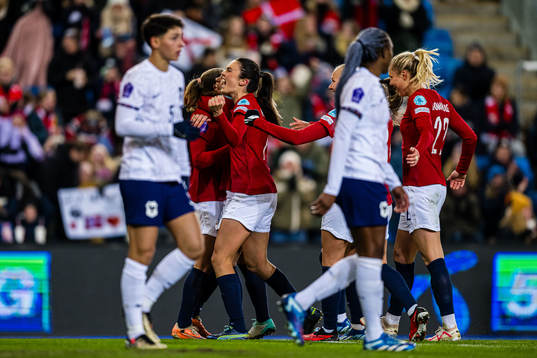Marit Bratberg Lund of Norway celebrates