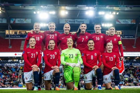 The starting eleven of Norway, from the top left; Frida