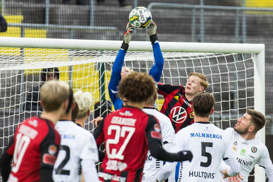Örebros William Eskelinen och Östersunds Malcolm Stolt