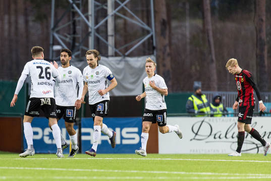 Örebros Lucas Shlimon jublar med lagkamrater