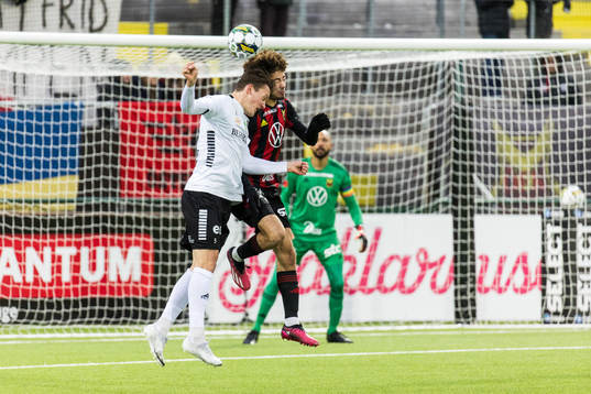 Örebros Daniel Hultqvist och Östersunds Andre Österholm