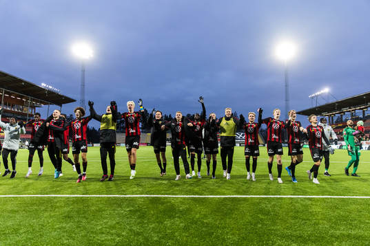 Östersunds spelare jublar