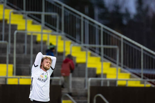 Örebros Kalle Holmberg har ont
