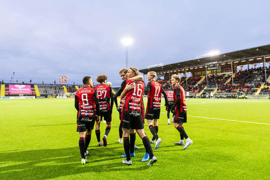 Östersunds Albin Sporrong jublar eftter 4-2