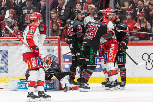 Örebros Jonas Arntzen och Linus Arnesson i gruff med