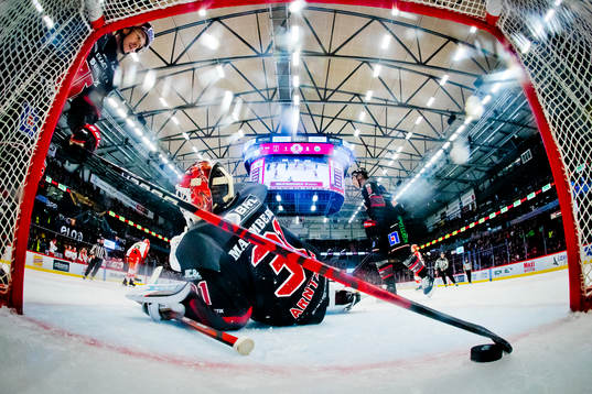 Örebros Filip Berglund, målvakt Jonas Arntzen och Gustav