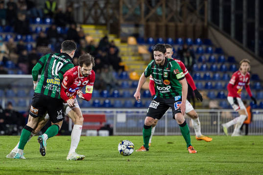 Varbergs Ismet Lushaku och Degerfors Sebastian Ohlsson