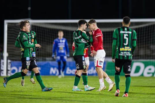 Irriterat mellan Varbergs Ismet Lushaku och Degerfors