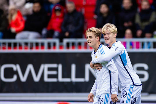 Djurgårdens Oskar Fallenius och Lucas Bergvall jublar