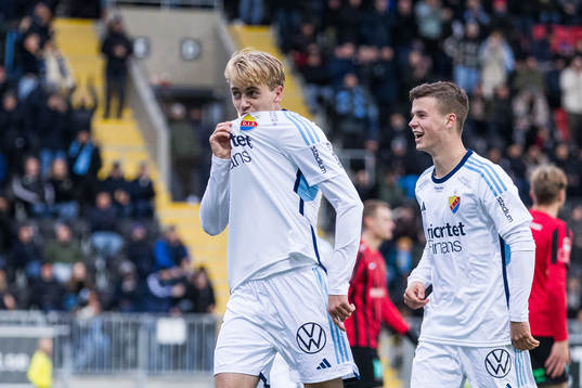 Djurgårdens Oskar Fallenius med Samuel Dahl jublar