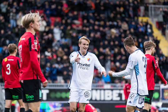 Djurgårdens Oskar Fallenius jublar med Samuel Dahl